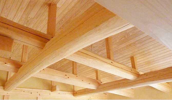 髙橋建築の家づくりに使用される木材は、無垢材